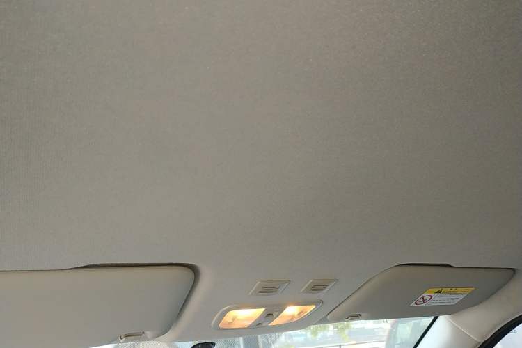 Used ORA White Cat 2022 Xiaoyue Mao Edition 360 km Luxury Model Lithium NMC