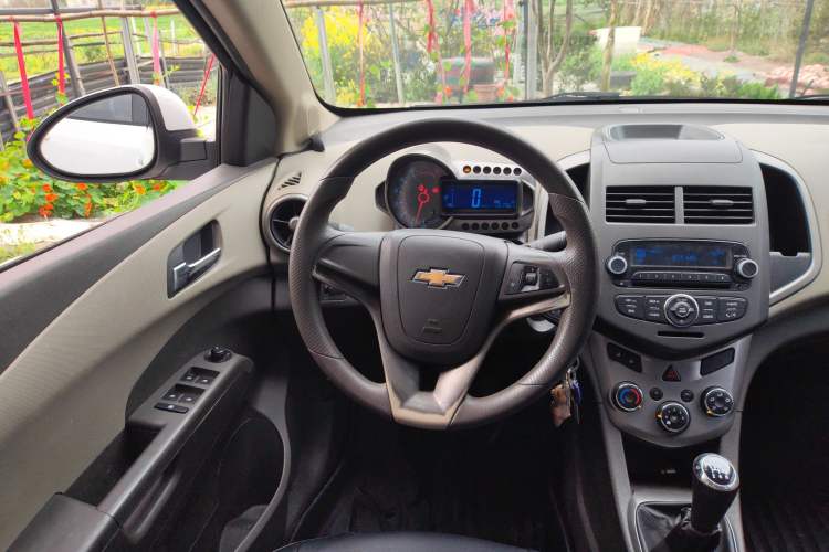 Used Chevrolet Aveo Sonic 2011 Sedan 1.4L Manual Transmission SE