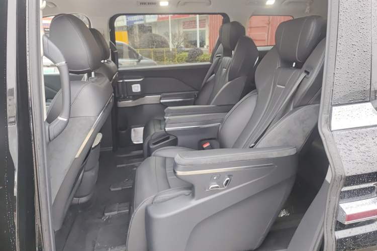 Used Hongqi HQ9 PHEV 2024 2.0T Four-Wheel Drive Business Edition
