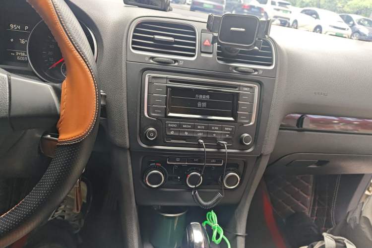 Used Volkswagen Golf 2012 1.6L Automatic Comfort Model Audio And AC Panel