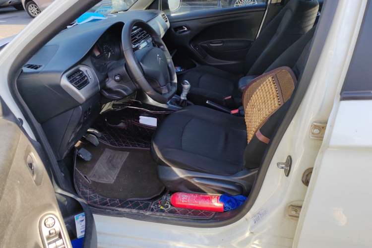 Used Citroen Elysee 2015 Zhishang Edition 1.6L Manual Fashion Model
