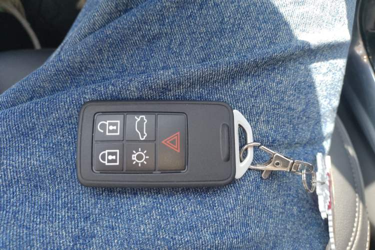 Used Volvo V40 2017 T3 Zhiyi Edition
