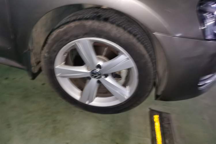 Used Volkswagen Passat 2013 1.8TSI DSG Prestige Edition Right Front Wheel Hub