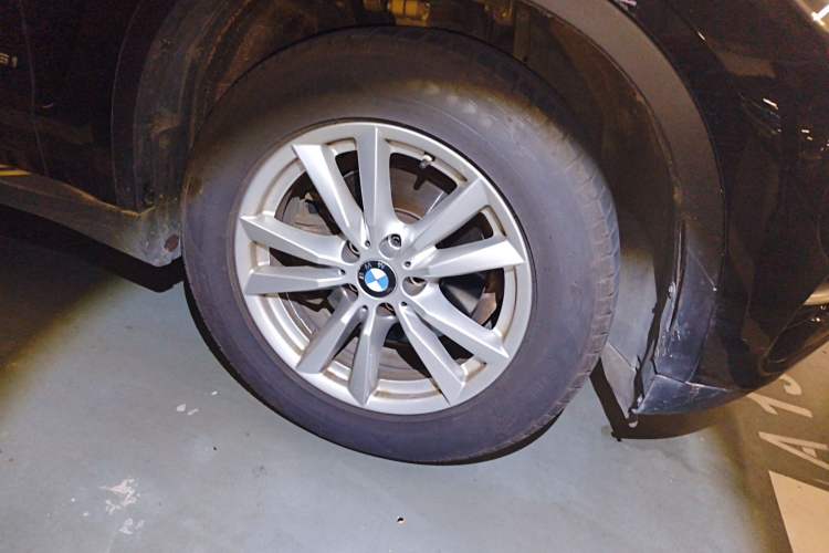 Used BMW X5  Right Front Wheel Hub