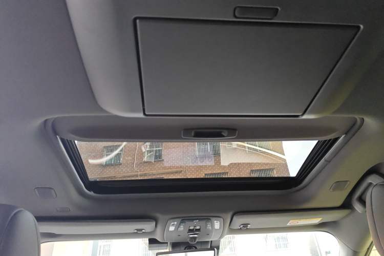 Used Toyota Granvia 2023 2.5L Hybrid Flagship VIP Edition