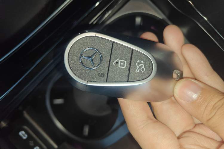 Used Mercedes-Benz C-Class 2025 Facelift C 260 L Sport Edition Vehicle Key