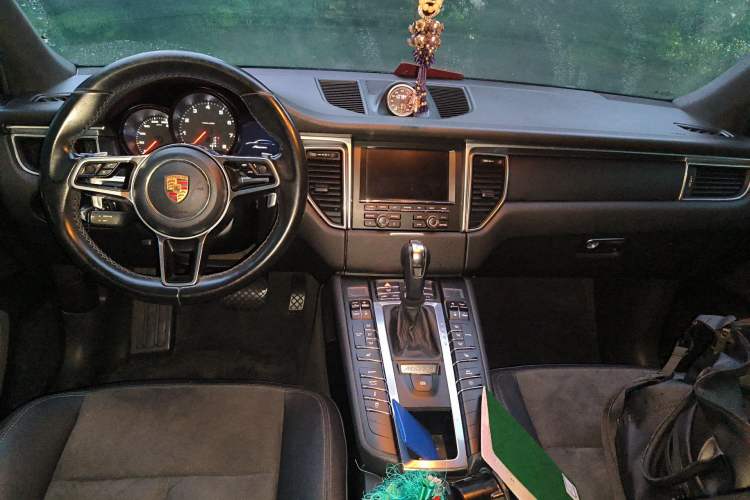 Used Porsche Macan 2014 Macan 2.0T Center Console