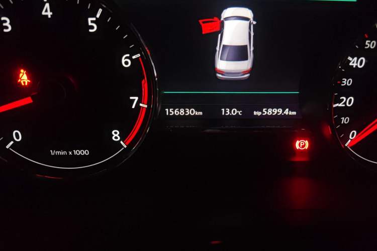 Used Volkswagen Phideon 2018 380TSI Two-Wheel Drive Business Edition Odometer Close Up