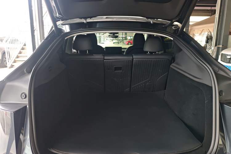 Used Tesla Model Y 2025 Rear-Wheel-Drive Version
