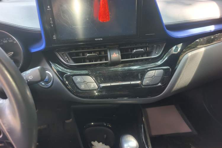 Used Toyota IZOA 2018 2.0L Yichi Version China VI Standard
