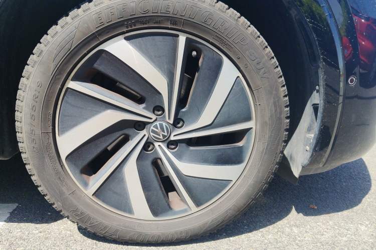 Used Volkswagen Viloran 2020 330TSI Luxury Edition Right Front Wheel Hub