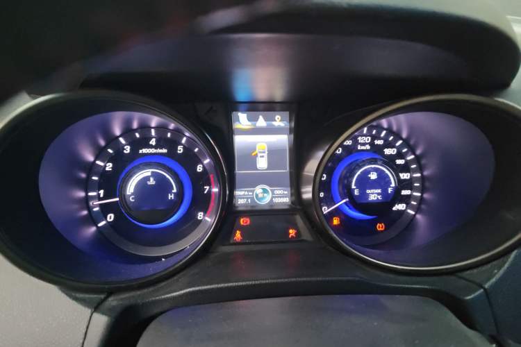 Used CHANGAN CS75 2014 2.0L Manual Leading Version China IV Standard
