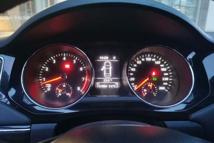 Used Volkswagen Sagitar 2015 230TSI Automatic Luxury Model Instrument Cluster