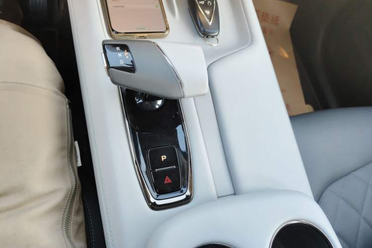 Used Changan UNI-Z New Energy 2024 Blue Whale Smart Electric iDD 125km Excellence Model
