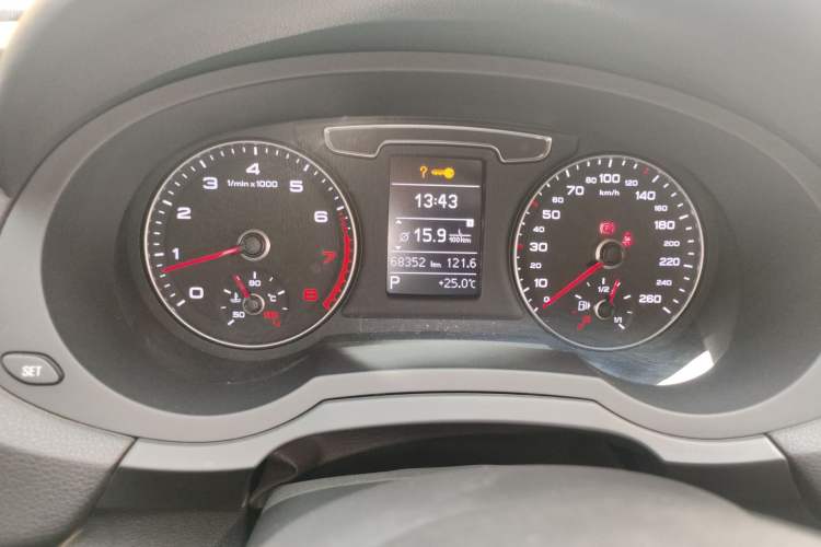 Used Audi Q3 2017 35 TFSI Sport Edition Odometer Close Up