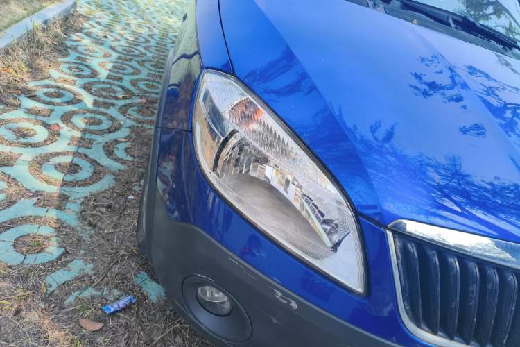 Used Skoda Fabia 2012 1.6L Scout Right Front Headlight