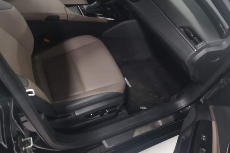 Used Lexus ES 2022 300h Deluxe Edition