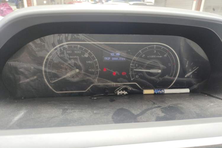 Used SAIC MAXUS Xintu V80 2021 2.0T Manual Classic Aoyuntong Long Wheelbase Mid-Roof 6/7/8/9-Seater