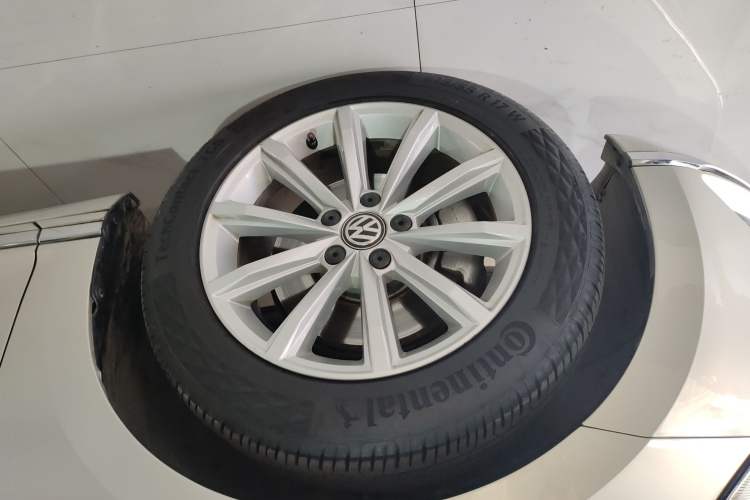Used Volkswagen Magotan 2019 330TSI DSG Leading Edition China V Standard Left Front Wheel Hub