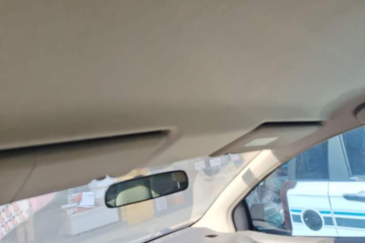 Used Nissan Livina 2010 Jingyue Edition 1.6L Manual All-Around Model
