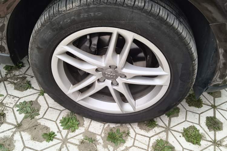 Used Audi Q5 2016 40 TFSI Comfort Model Right Front Wheel Hub