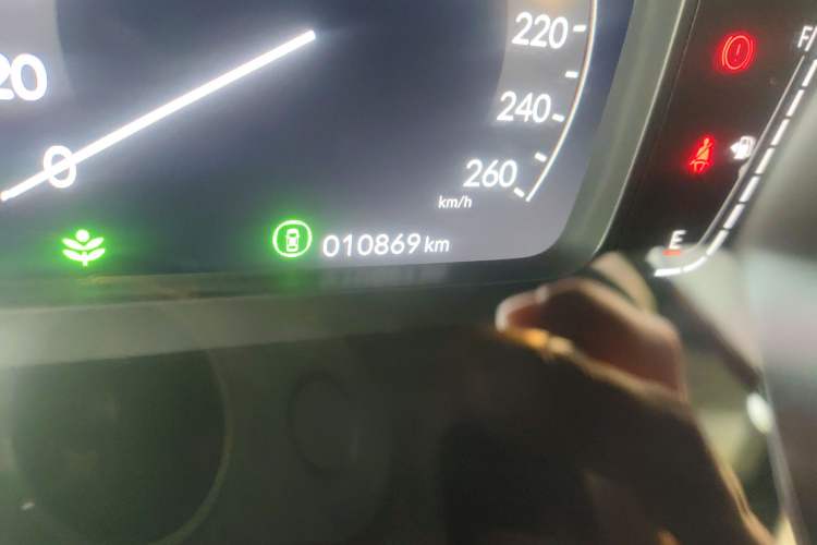 Used Honda Civic 2023 HATCHBACK 240TURBO Manual Extreme Edition Odometer Close Up