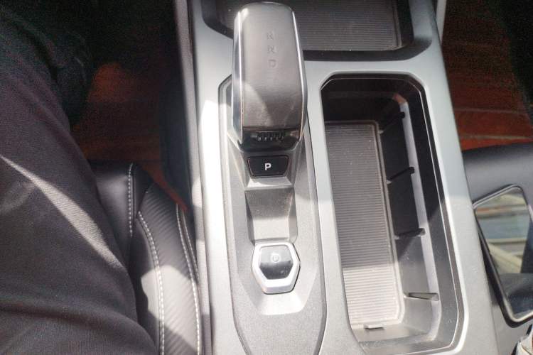 Used Radar King Kong 2025 430 km Two-Wheel Drive Long Bed – Lucky King Gear Lever