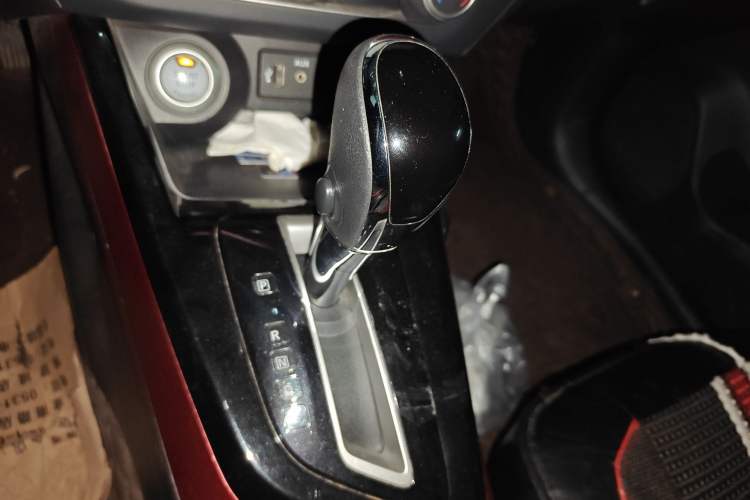 Used Nissan Lannia 2016 1.6L CVT Smart Cool Edition Gear Lever