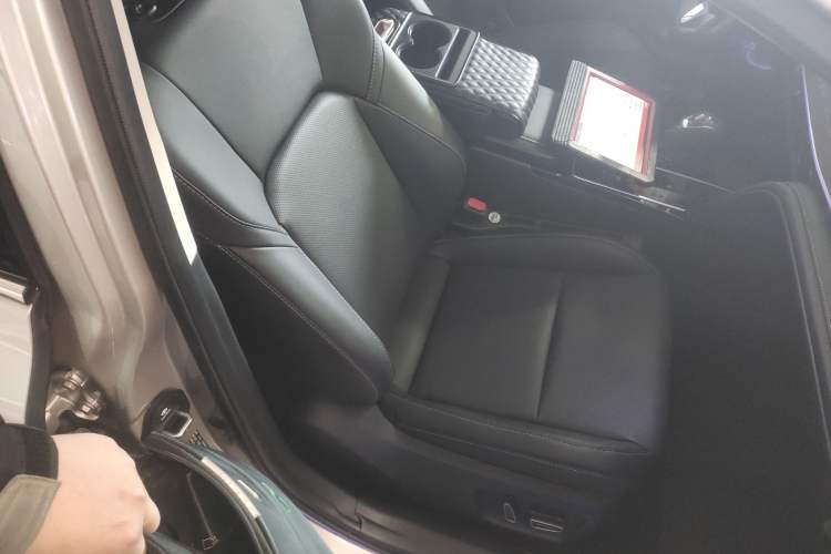 Used Toyota Camry 2024 Dual-Motor 2.0 HGVP Luxury Edition