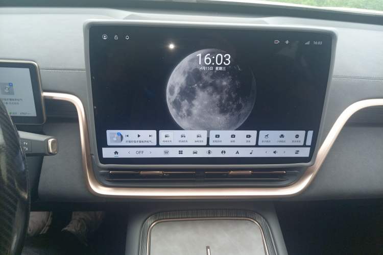 Used Dongfeng eπ eπ008 2024 210Max Range-Extended Version 6 Seats Audio And AC Panel