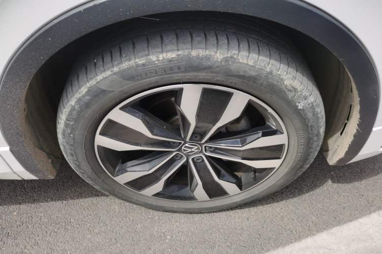 Used Volkswagen Tiguan L 2022 330TSI Automatic Two-Wheel Drive R-Line Enhanced Edition Right Front Wheel Hub