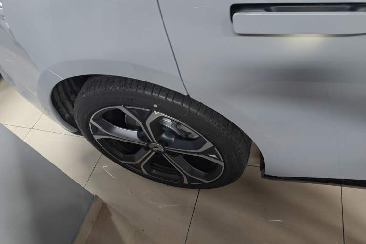 Used Nio ET5 2025 75 kWh Exterior 5