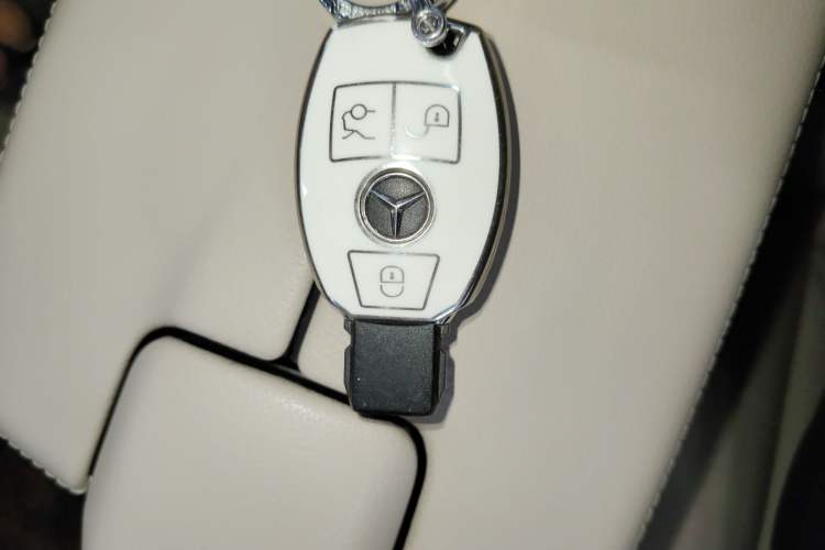 Used Mercedes-Benz E-Class 2015 E 320 L 4MATIC Interior 1