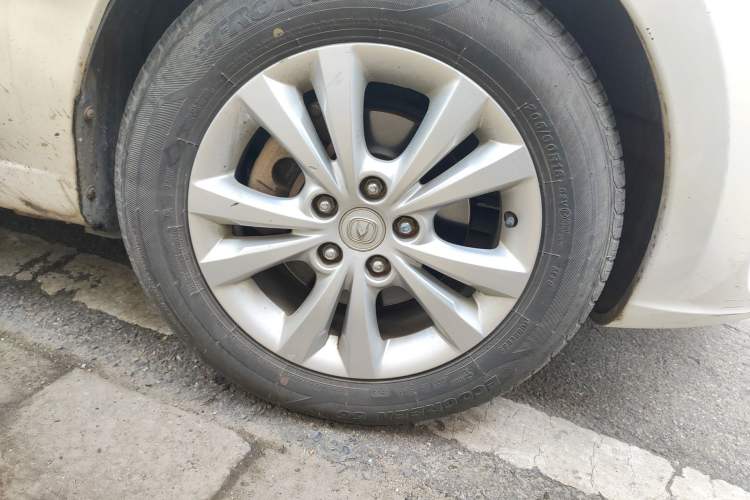 Used CHANGAN Eado 2014 1.6L Manual Luxury Model Right Front Wheel Hub