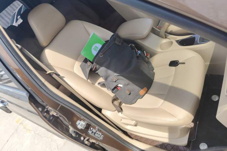 Used Baojun 730 2016 1.5T Manual Comfort Version 7 Seats Right Front Seat