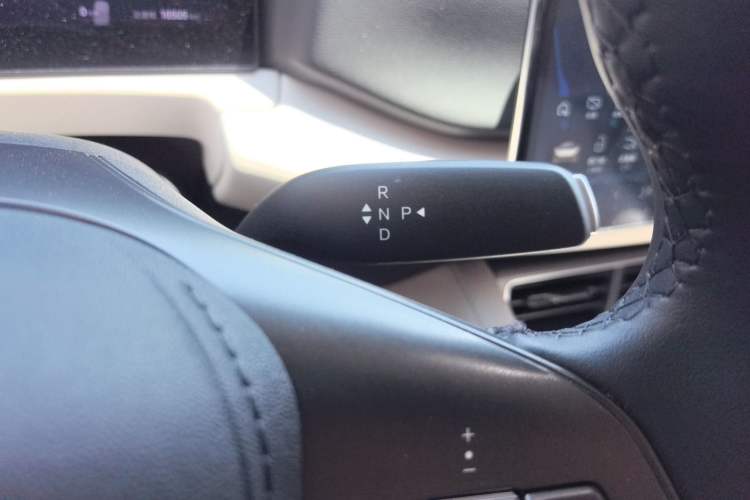 Used BYD Yuan UP 2025 Intelligent Driving Version 401 KM Dynamic Edition Gear Lever