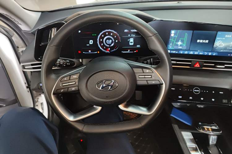 Used Hyundai Elantra 2022 1.5L CVT GLX Elite Edition Steering Wheel