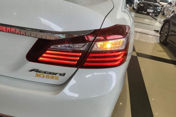 Used Honda Accord 2016 2.0L Comfort Edition Right Rear Taillight