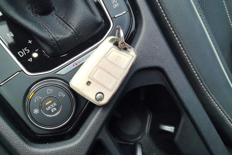 Used Volkswagen Tiguan L 2023 Facelifted 380TSI Automatic All-Wheel Drive R-Line Plus Version 7-Seater
