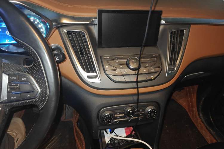 Used Soueast DX7 2015 1.5T Automatic Luxury Model