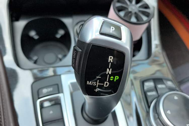 Used BMW 5 Series 2014 525Li Luxury Design Package Gear Lever