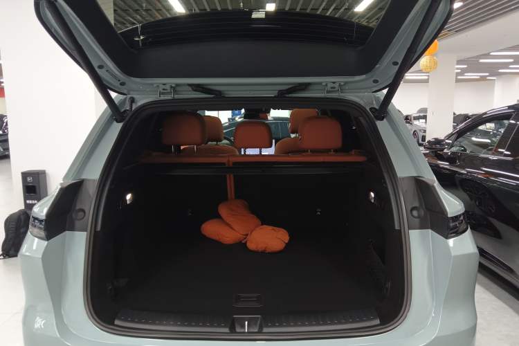 Used Li Auto L6 2025 Max Smart Refresh Edition Trunk