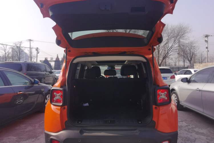 Used Jeep Renegade 2017 180T Automatic High-Energy Version
