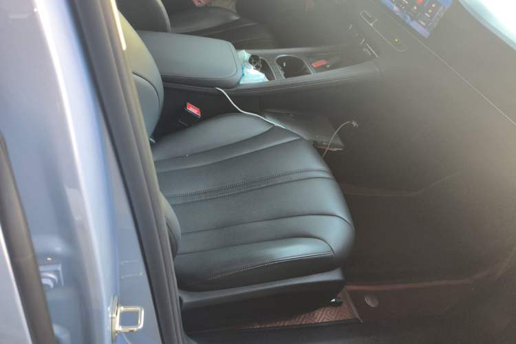 Used Roewe D7 2023 DMH 125km Superior Edition