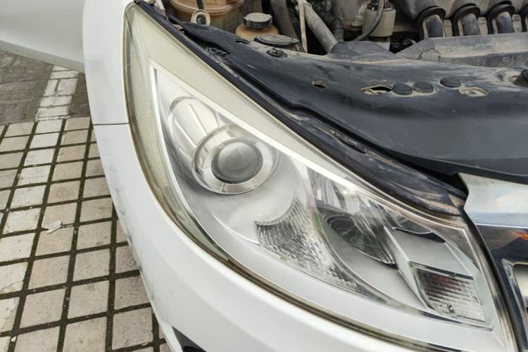 Used BYD Surui 2012 1.5L Manual Luxury Version Right Front Headlight