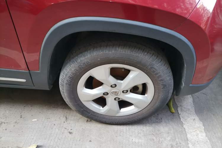 Used Baojun 510 2017 1.5L Manual Fashion Model Right Front Wheel Hub