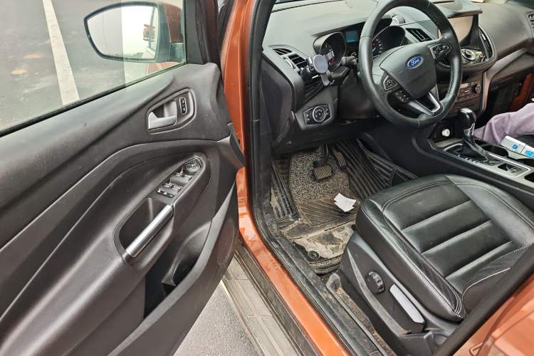 Used Ford Kuga 2017 EcoBoost 180 Two-Wheel-Drive Platinum Edition Driver Seat