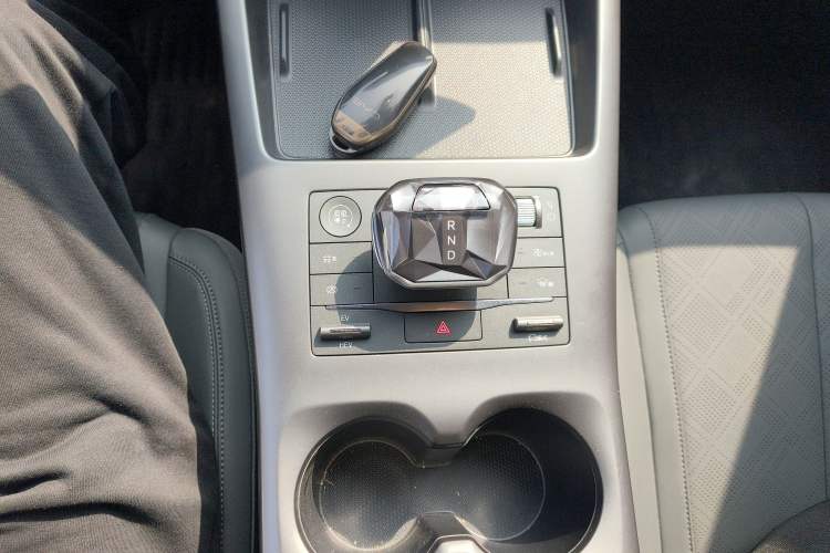 Used BYD Qin PLUS 2025 DM-i Smart Drive 55KM Leading Model Gear Lever