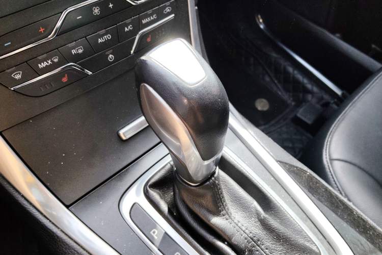 Used Ford Edge 2015 2.0T GTDi 4x4 High-Grade Model
