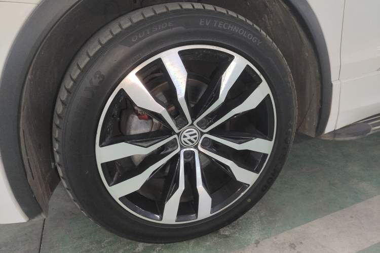 Used Volkswagen Tiguan L 2020 330TSI Automatic Two-Wheel Drive R-Line Flagship Version China VI Standard Left Front Wheel Hub